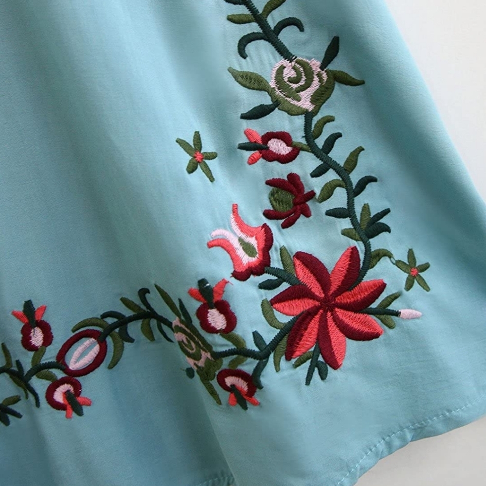 🆕️ Bohemian Floral Embroidered Dress - Picture 4 of 7